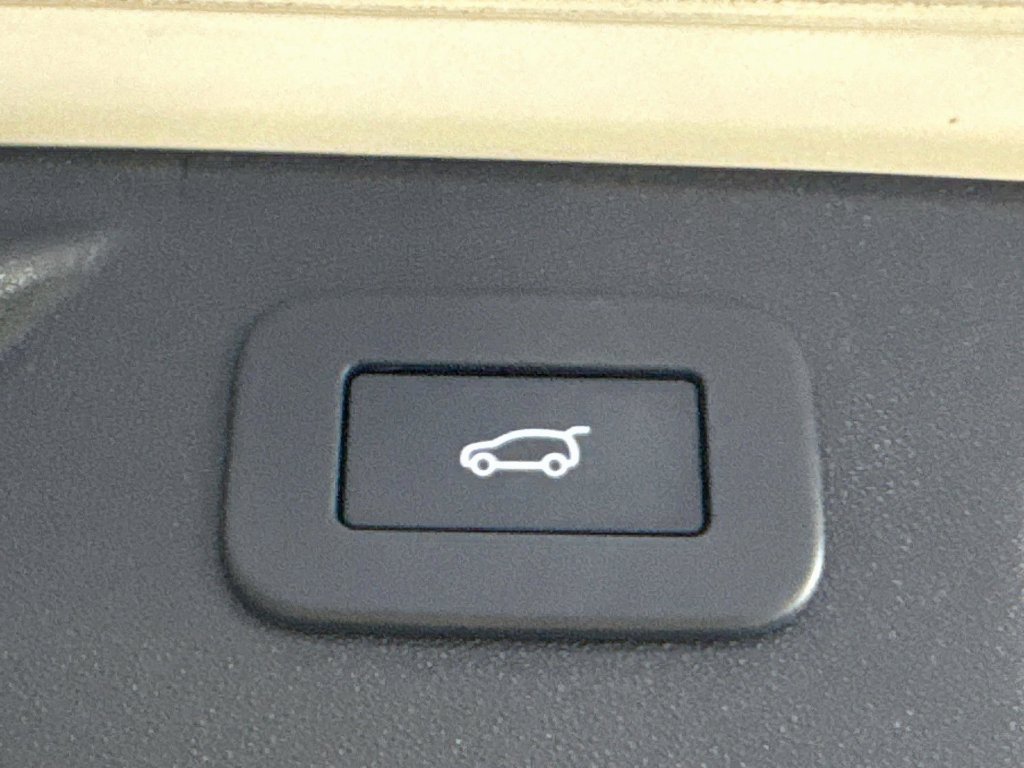 Used 2023 Land Rover Discovery Sport SE AWD/4WD image 33