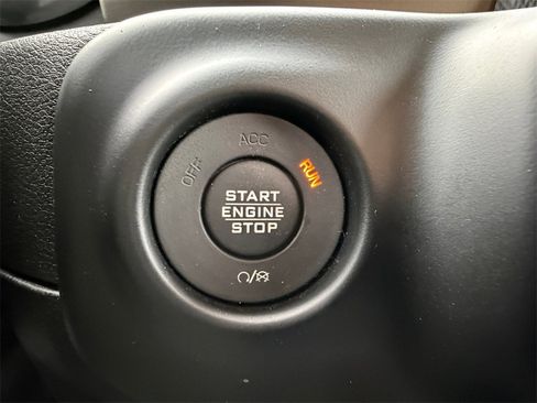 Used 2018 Jeep Wrangler Sport S image 21