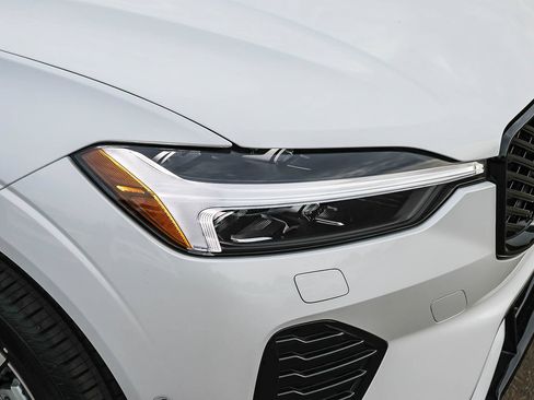 New 2027 Volvo XC60 B5 Plus AWD/4WD image 14