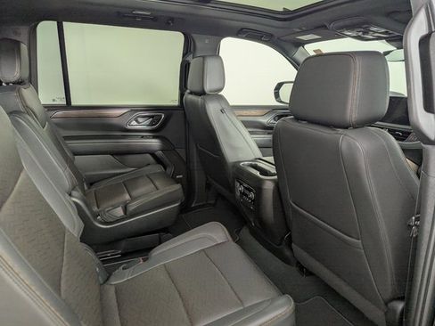 Used 2023 Chevrolet Suburban High Country image 27