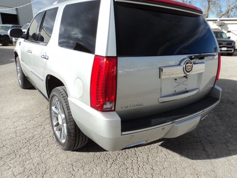 Used 2014 Cadillac Escalade Platinum image 4