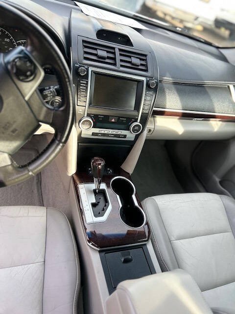 Used 2012 Toyota Camry XLE FWD image 12