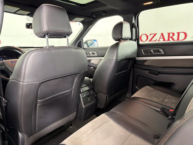 Used 2017 Ford Explorer XLT w/ Equipment Group 202A AWD/4WD image 31