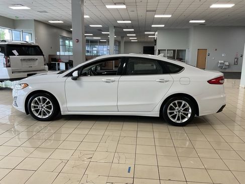 Used 2020 Ford Fusion SE image 4