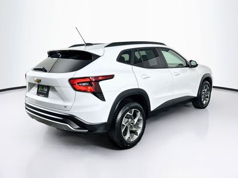 Used 2025 Chevrolet Trax LT FWD image 9