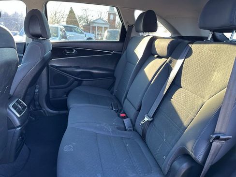 Used 2016 Kia Sorento L image 11