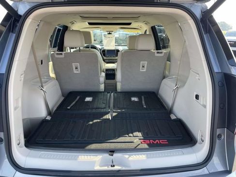 Certified 2021 GMC Acadia Denali w/ Denali Technology Package FWD image 10