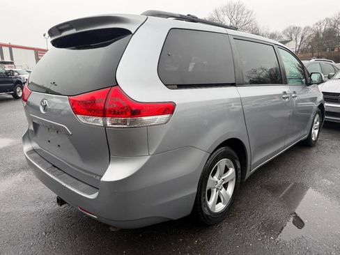 Used 2013 Toyota Sienna LE image 5