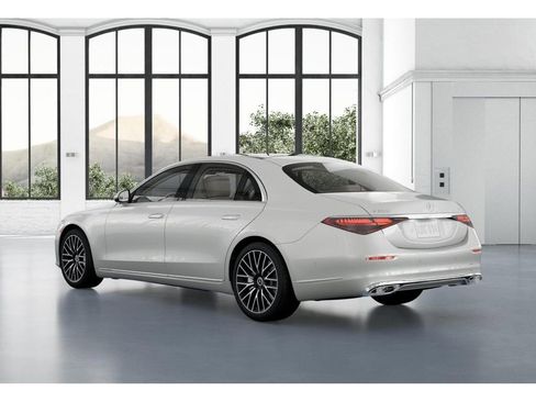 Certified 2022 Mercedes-Benz S 500 4MATIC image 29