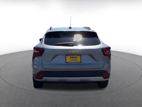 Used 2025 Chevrolet Trax LT image 12
