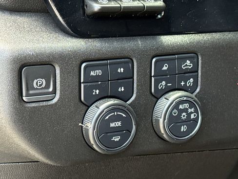 Used 2024 Chevrolet Silverado 3500 High Country w/ High Country Premium Package AWD/4WD image 24