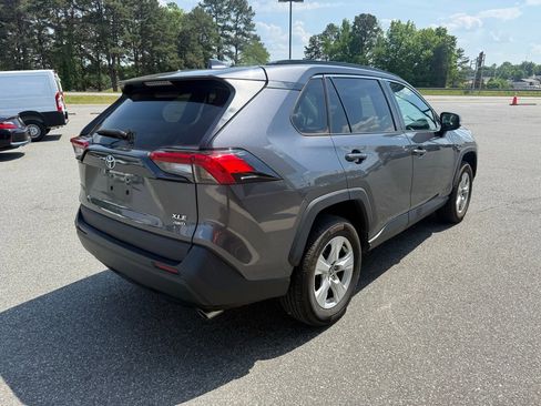 Used 2021 Toyota RAV4 XLE AWD/4WD image 8