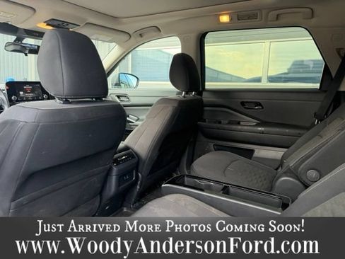Used 2025 Nissan Pathfinder SV w/ SV Premium Package FWD image 10