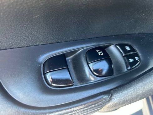 Used 2020 Nissan Rogue SV AWD/4WD image 18