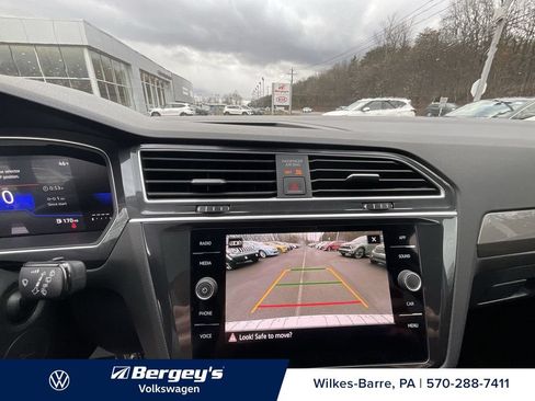 Used 2024 Volkswagen Tiguan SE AWD/4WD image 10