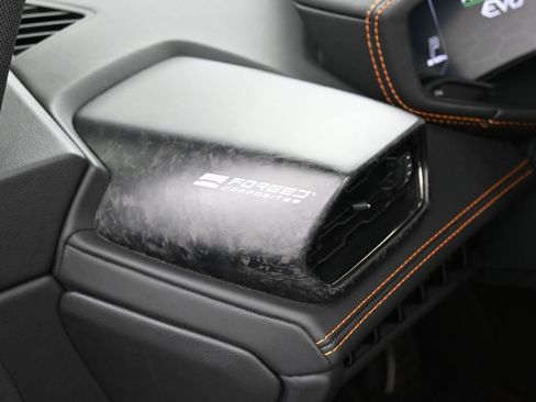 Used 2022 Lamborghini Huracan EVO RWD image 18