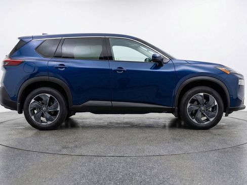 Used 2025 Nissan Rogue SV image 11