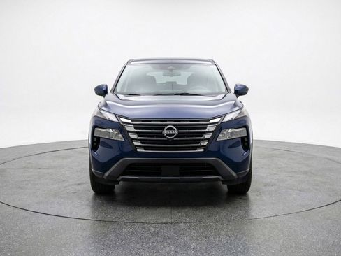 Used 2025 Nissan Rogue SV image 2