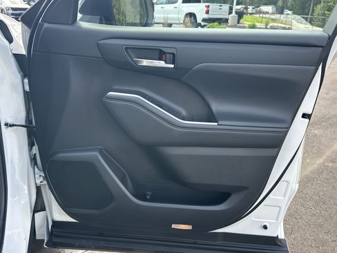 Used 2021 Toyota Highlander XSE FWD image 15