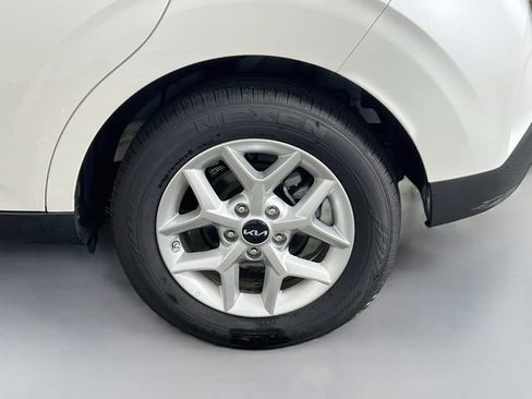 Used 2025 Kia Soul LX FWD image 31