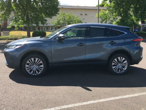 Used 2021 Toyota Venza Limited w/ Advanced Technology Package AWD/4WD image 3