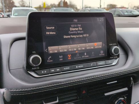 Used 2023 Nissan Rogue SV w/ SV Premium Package image 12