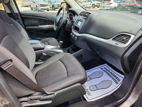 Used 2017 Dodge Journey SE image 42