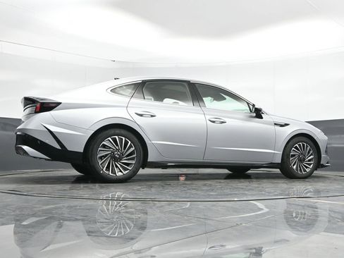 New 2025 Hyundai Sonata Limited image 48