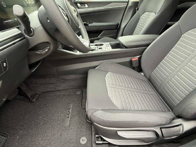New 2026 Kia K5 LXS FWD image 32