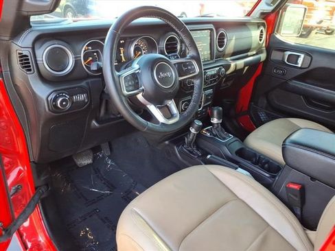 Used 2018 Jeep Wrangler Unlimited Sahara AWD/4WD image 3