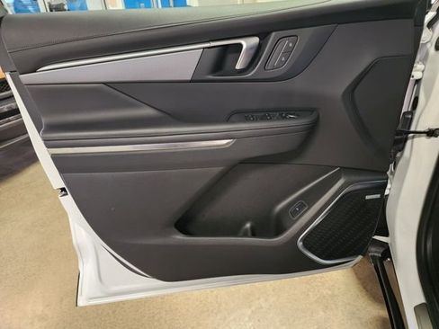 Certified 2025 Buick Enclave Sport Touring image 10