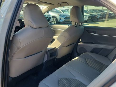 Used 2022 Toyota Camry SE image 7