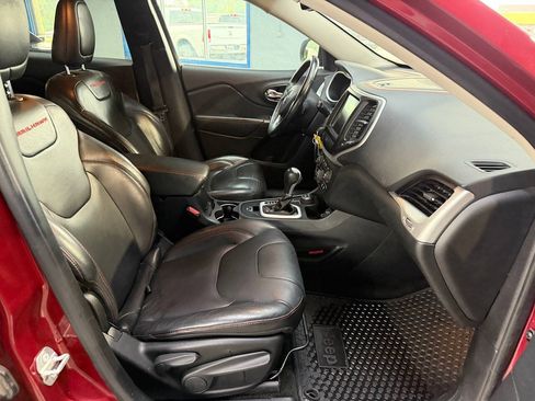 Used 2016 Jeep Cherokee Trailhawk w/ Leather Interior Group AWD/4WD image 20