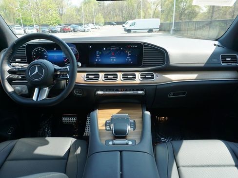 Certified 2025 Mercedes-Benz GLS 450 4MATIC image 37