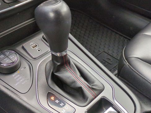 Used 2020 Jeep Cherokee Trailhawk w/ Cold Weather Group image 35