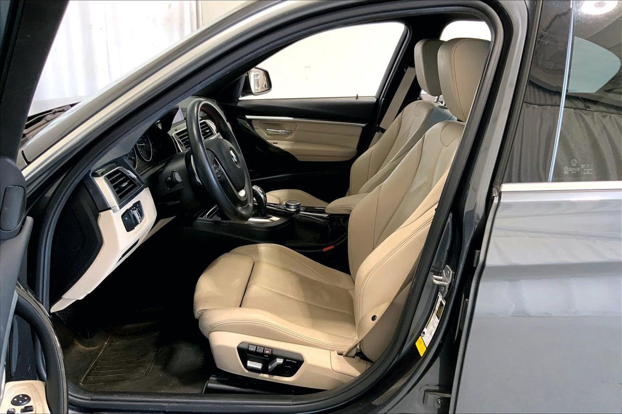 Used 2018 BMW 330i Sedan RWD image 15