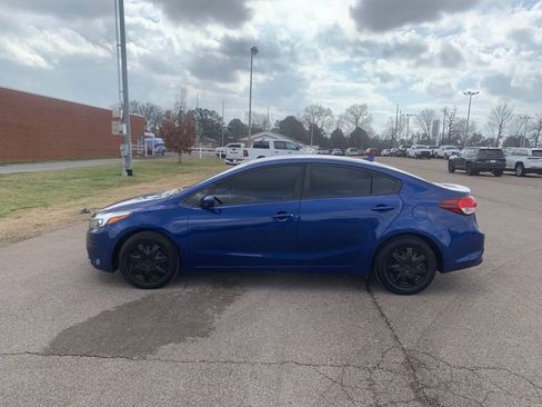 Used 2017 Kia Forte LX w/ LX Popular Package image 4