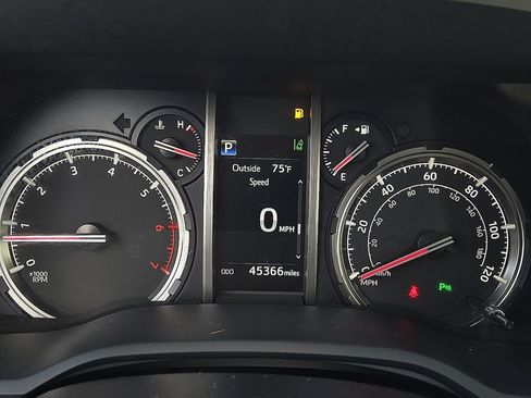 Used 2023 Toyota 4Runner Limited AWD/4WD image 18