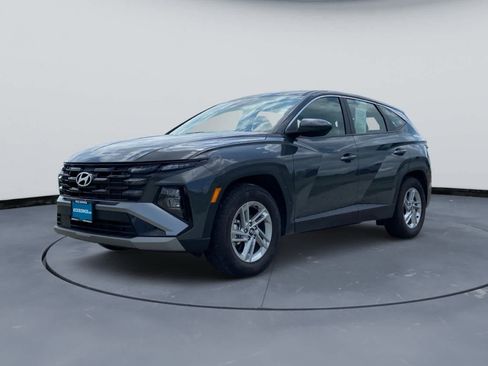 Used 2026 Hyundai Tucson SE FWD image 2