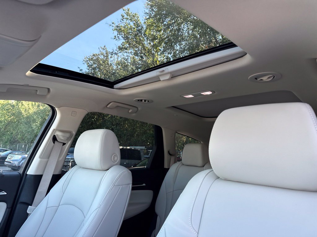 Used 2024 Buick Enclave Essence w/ Experience Buick Package FWD image 15