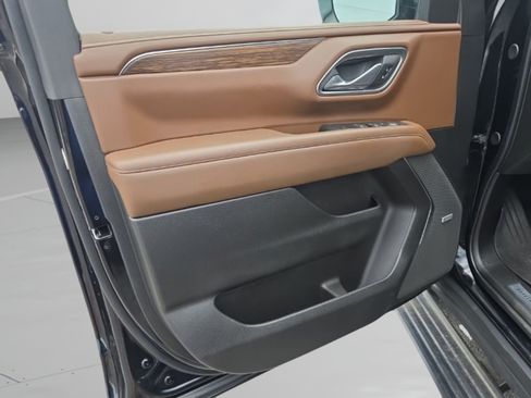 Used 2024 Chevrolet Suburban High Country RWD image 13