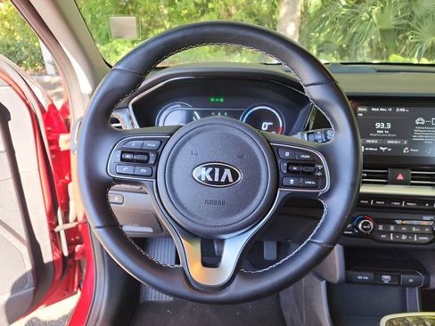 Used 2020 Kia Niro EX image 25