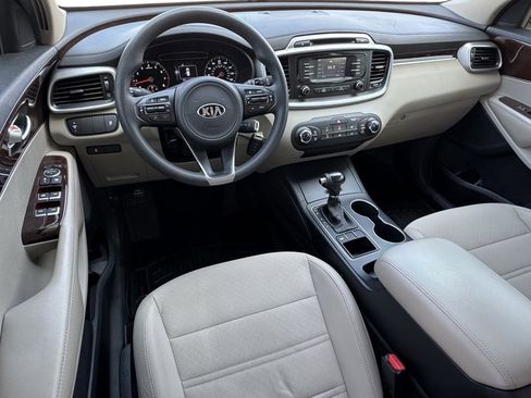Used 2016 Kia Sorento LX image 16