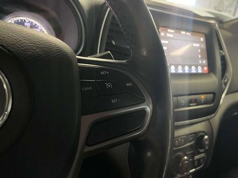 Used 2021 Jeep Cherokee Latitude Plus AWD/4WD image 22