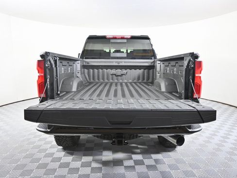 Used 2025 Chevrolet Silverado 2500 ZR2 w/ Technology Package image 6