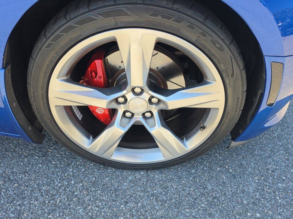 Used 2016 Chevrolet Camaro SS RWD image 9