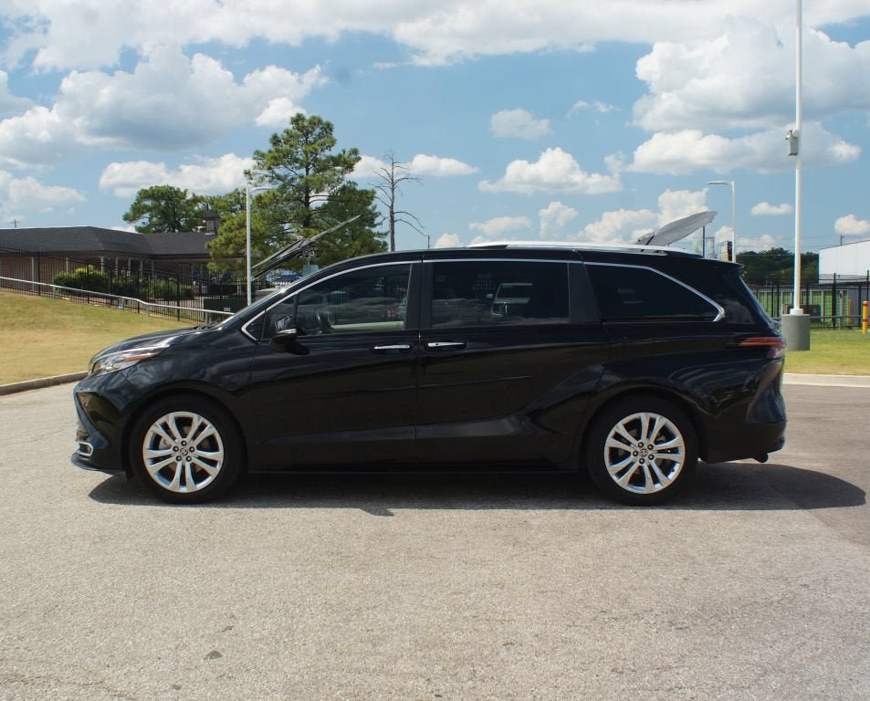 Used 2022 Toyota Sienna Platinum FWD image 15