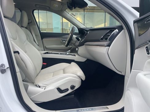 Certified 2024 Volvo XC90 B6 Ultimate image 17