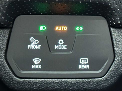 Used 2024 Volkswagen Atlas SE w/ Black Wheel Package AWD/4WD image 17