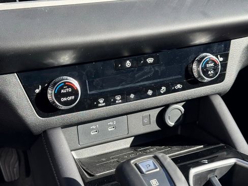 New 2026 Mitsubishi Outlander Trail Edition image 19